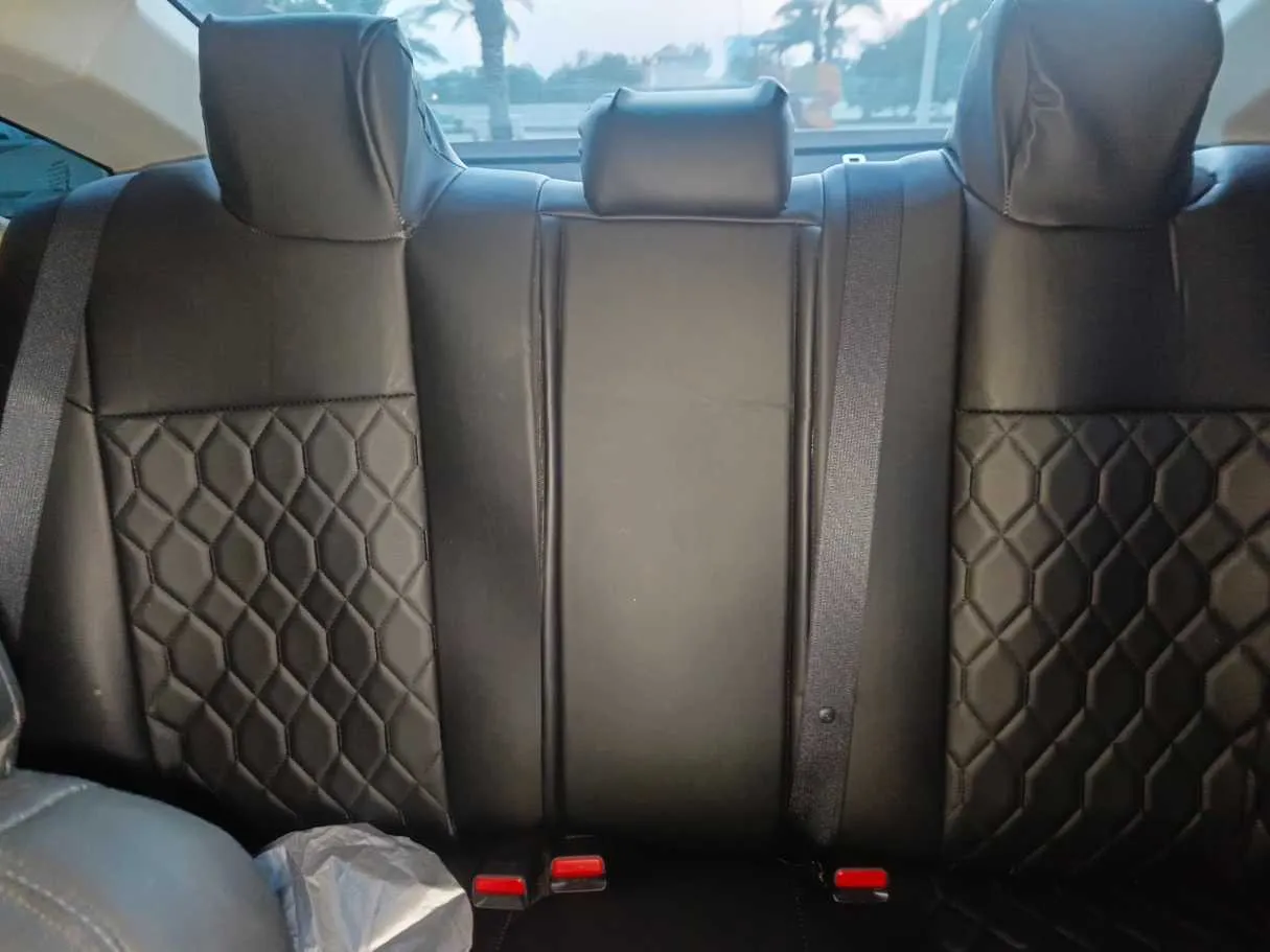 Car image 16