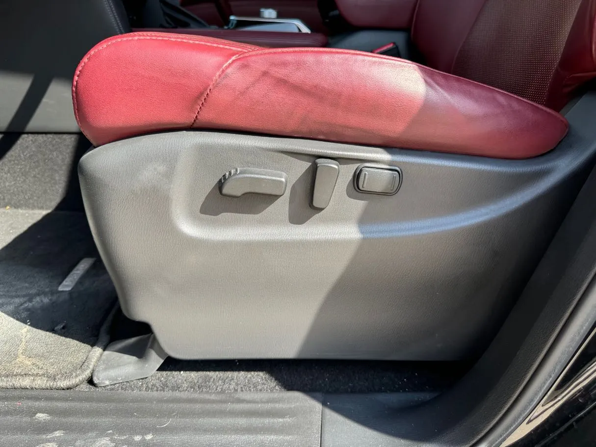 Car image 28