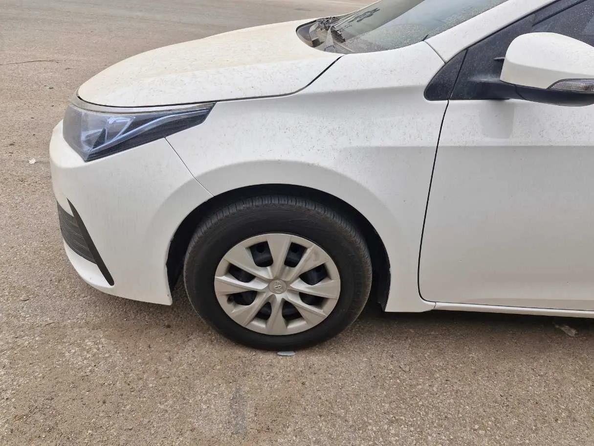 Car image 9