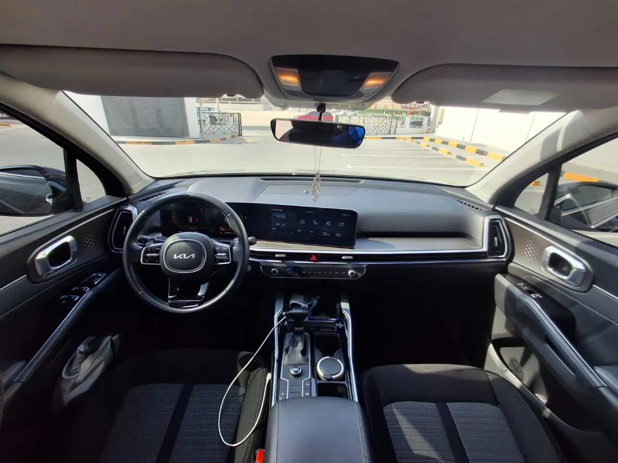 Car image 17