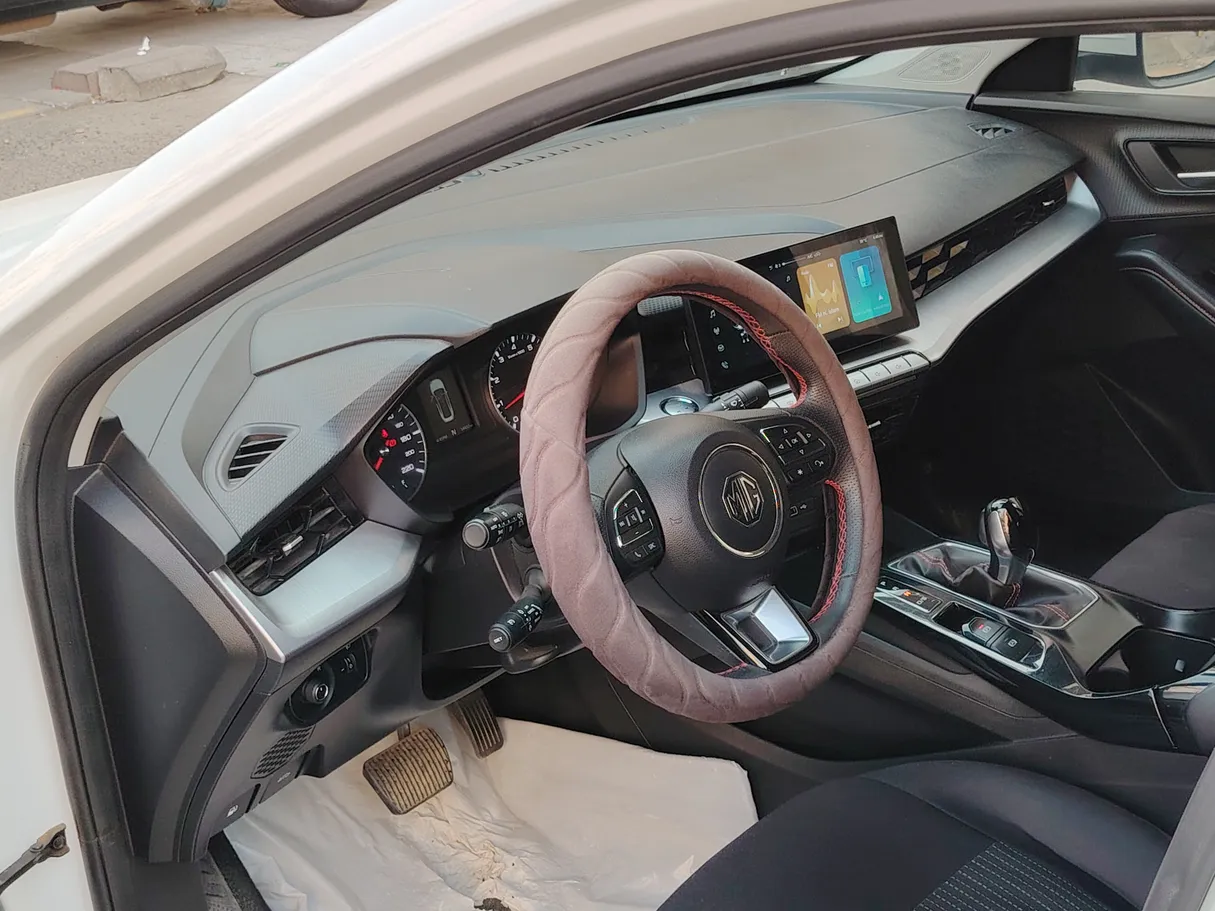 Car image 12