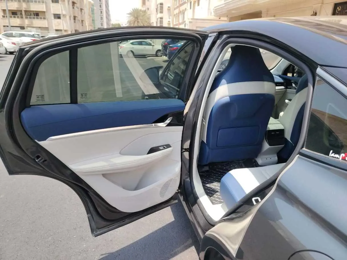 Car image 15