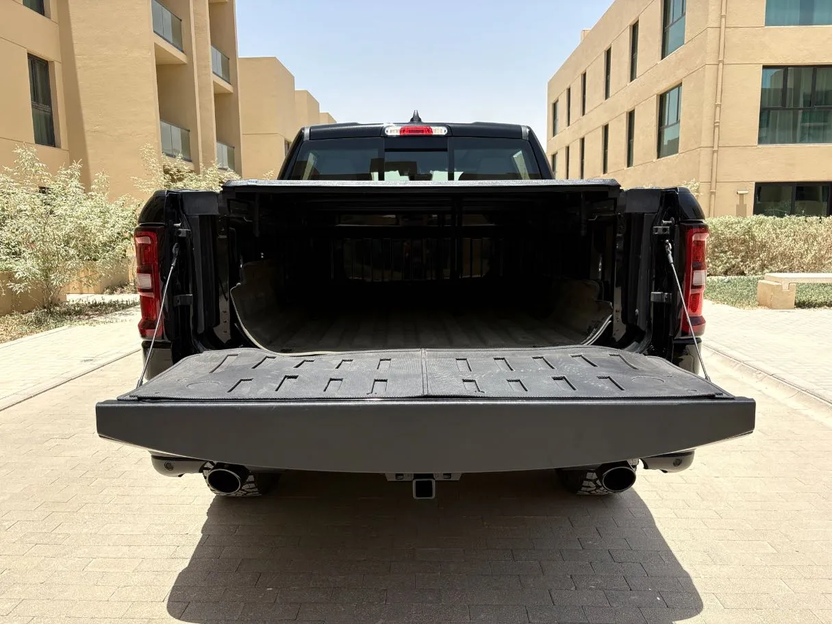 Car image 26