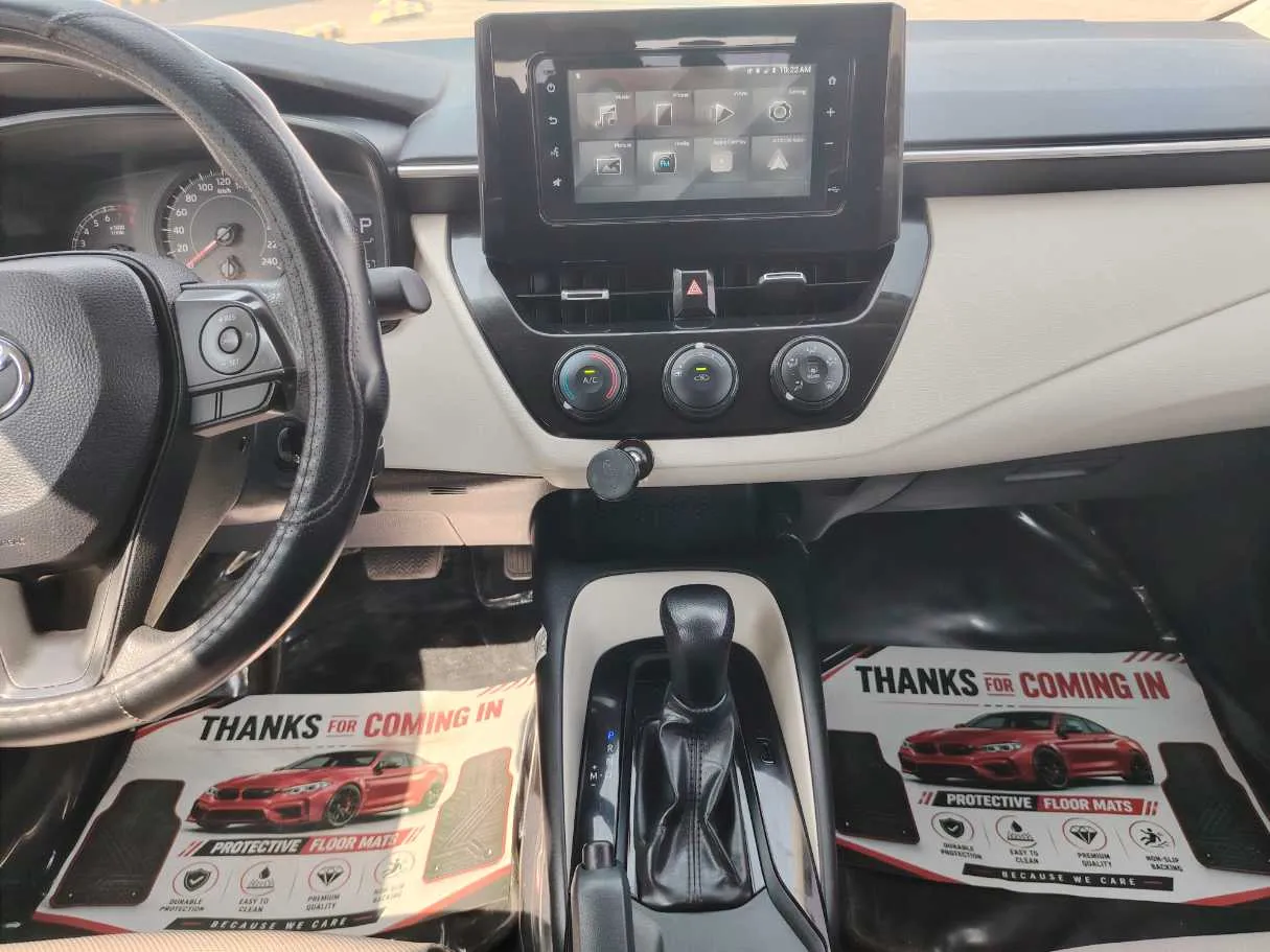 Car image 18