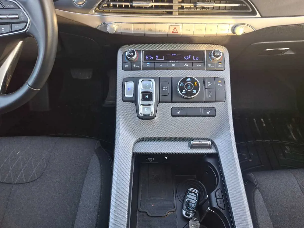 Car image 15