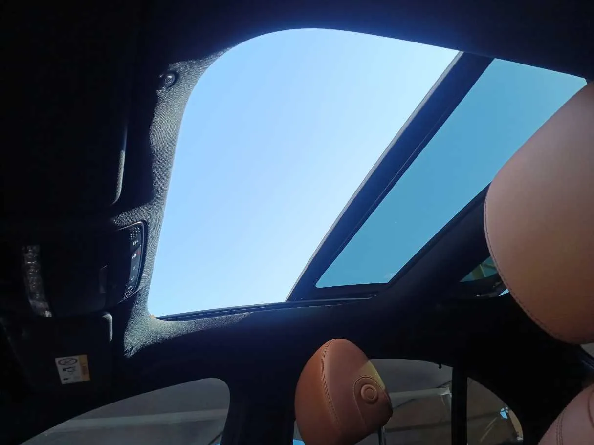 Car image 25