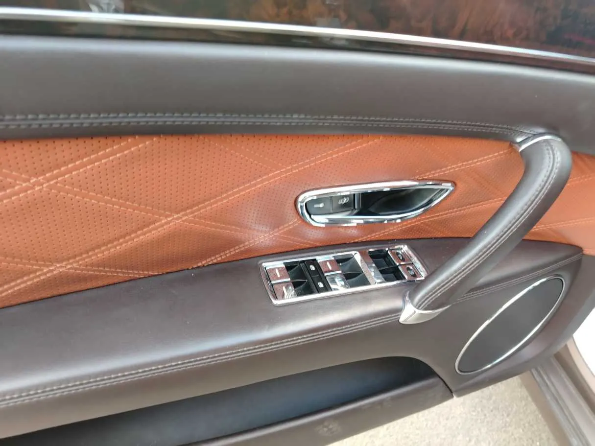 Car image 35