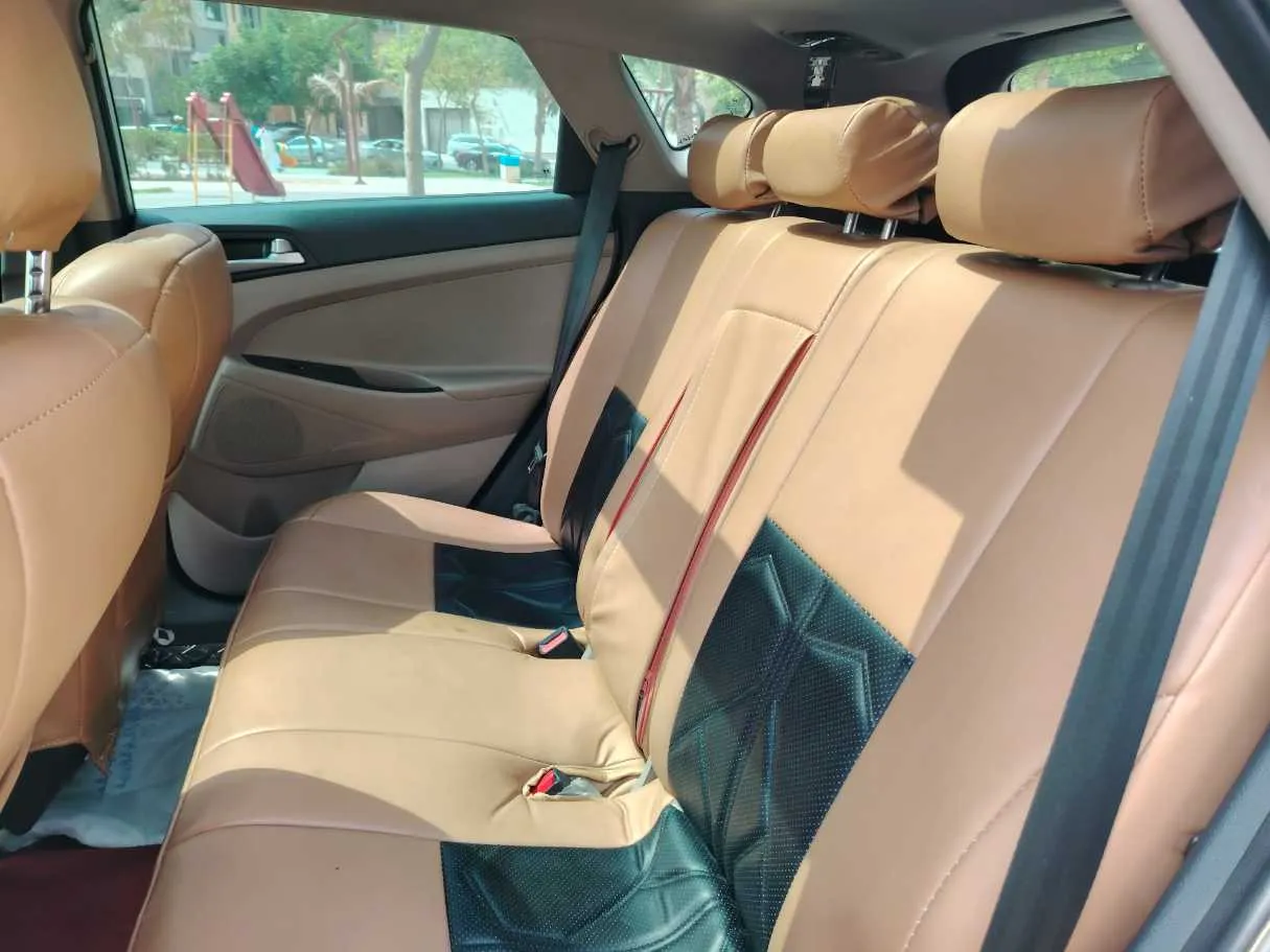 Car image 17