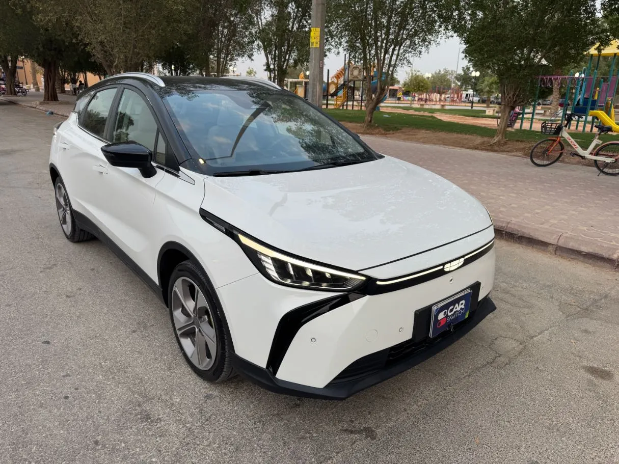 Car image 3