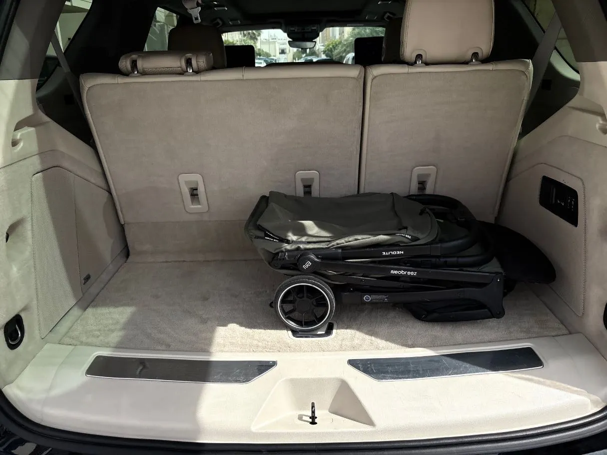 Car image 25