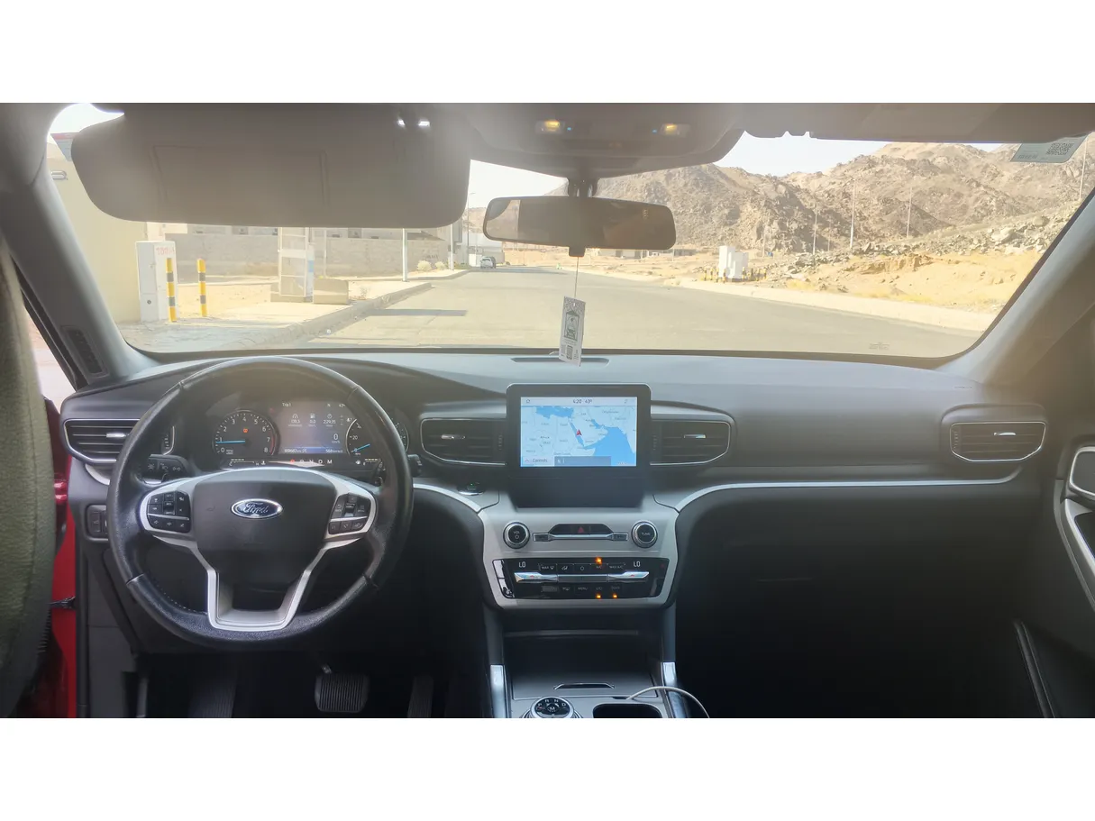Car image 7