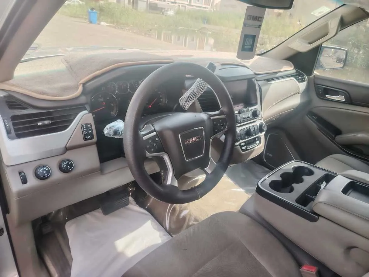 Car image 13
