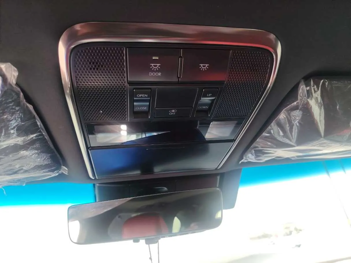 Car image 30