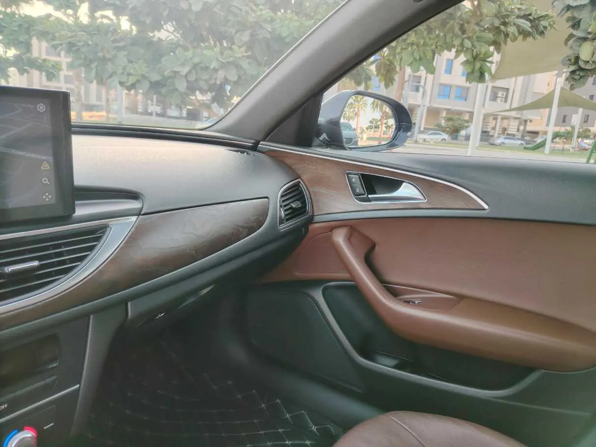 Car image 30