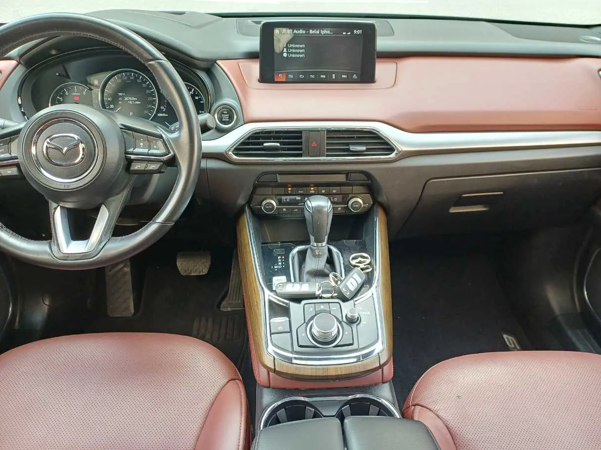 Car image 15