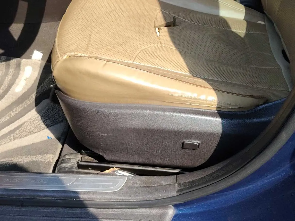 Car image 30