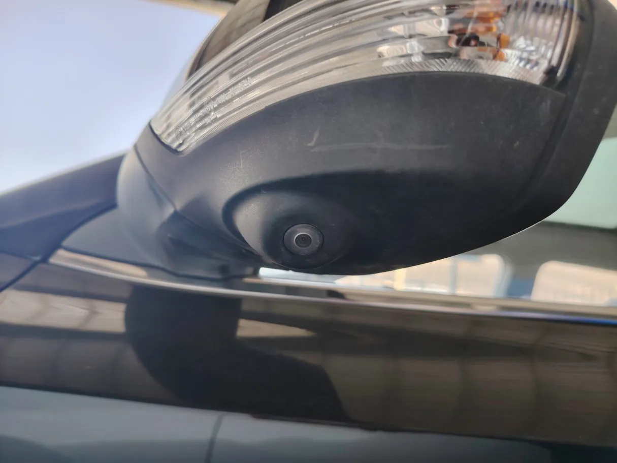 Car image 12