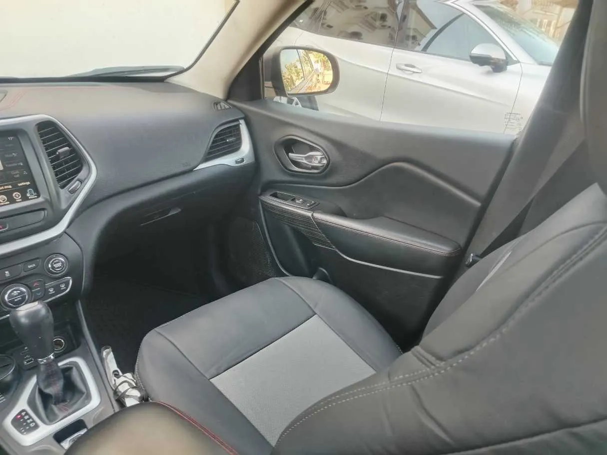 Car image 36