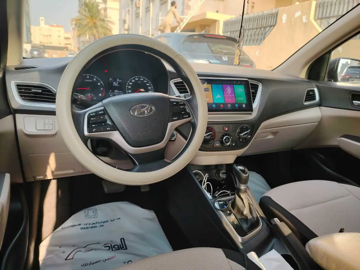 Car image 30