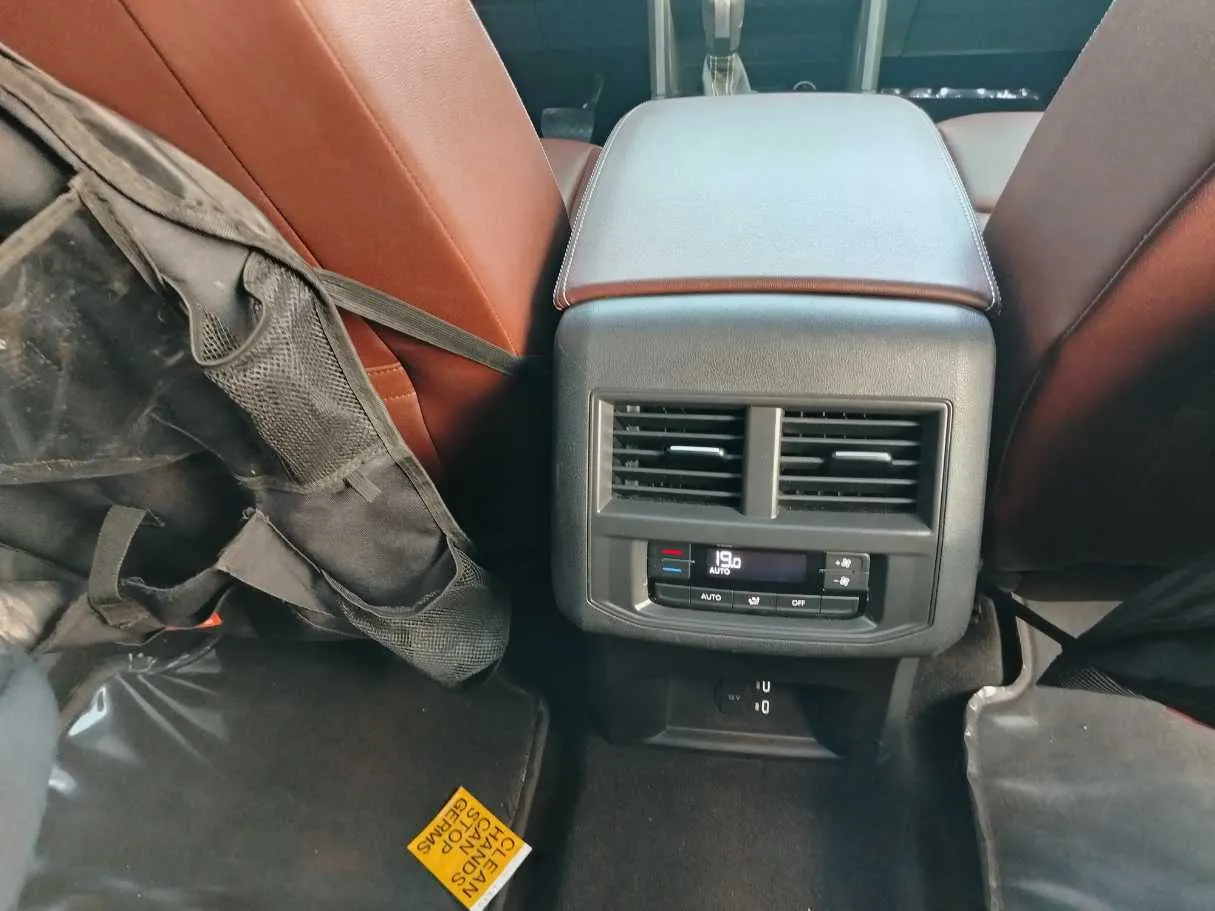 Car image 36