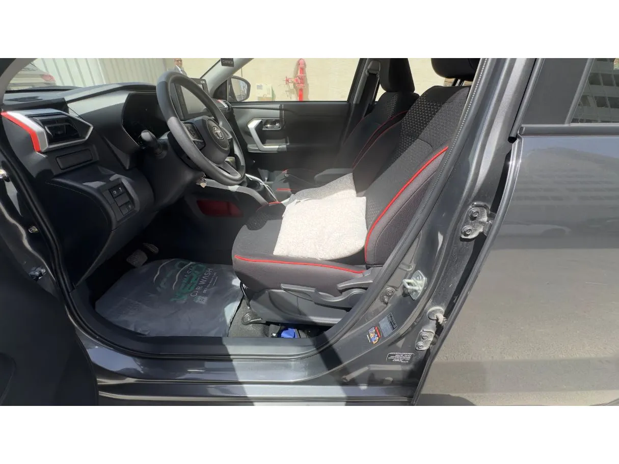 Car image 10