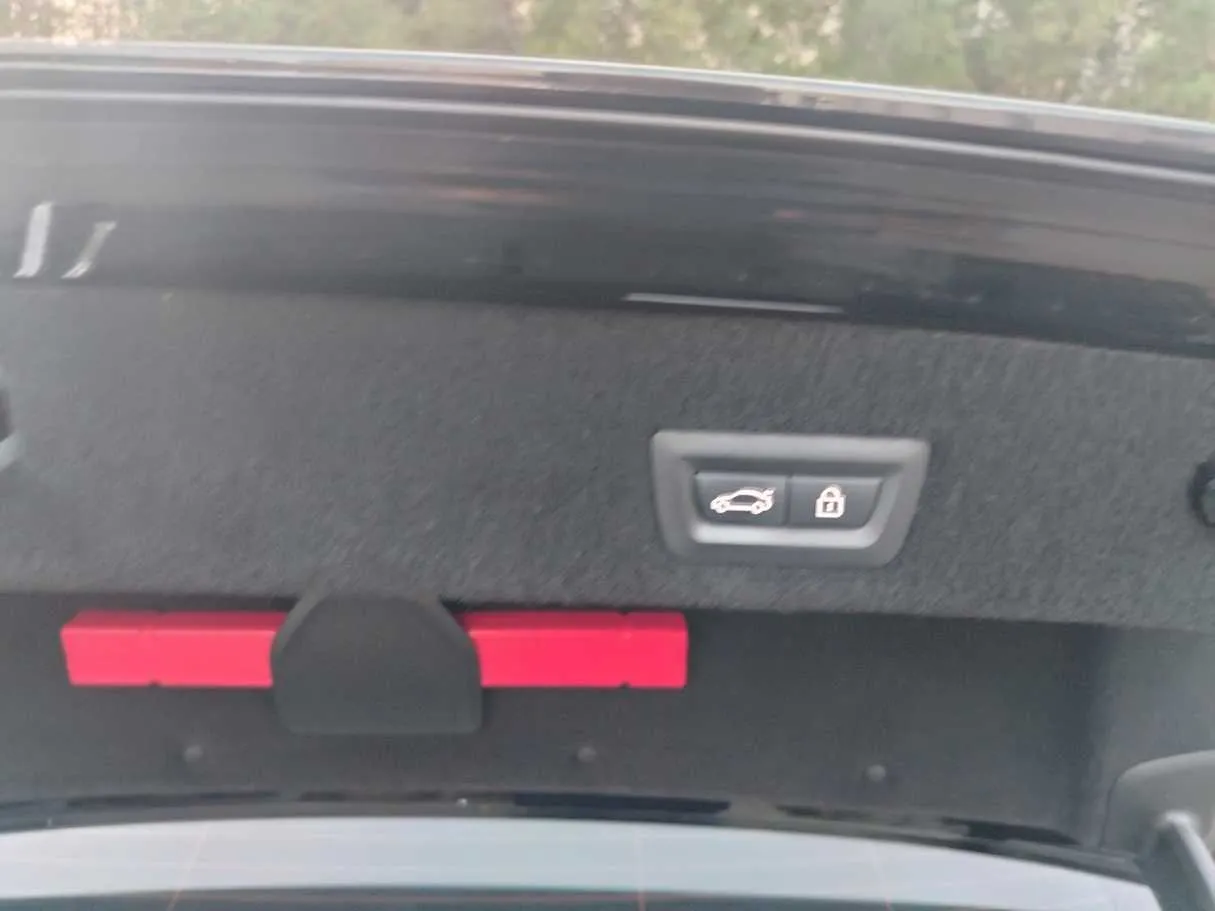 Car image 35