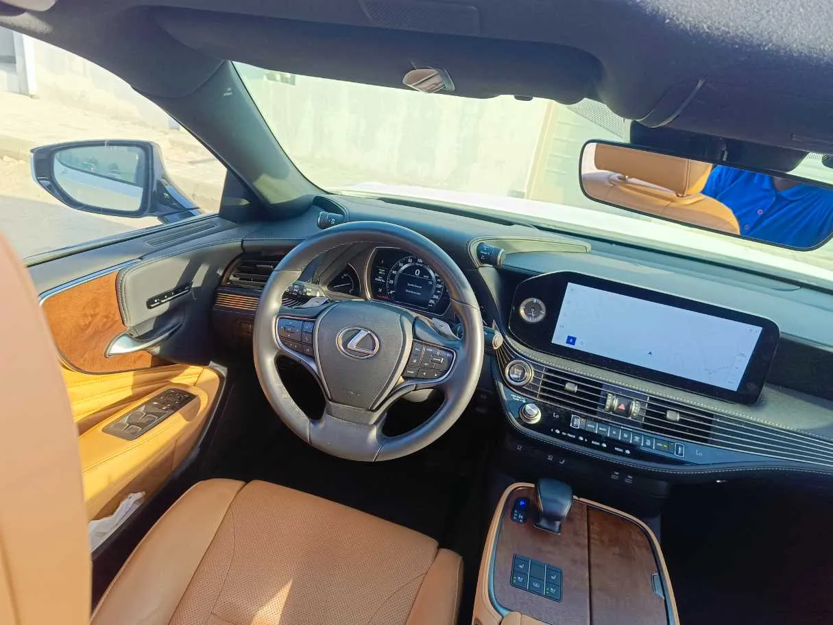 Car image 25