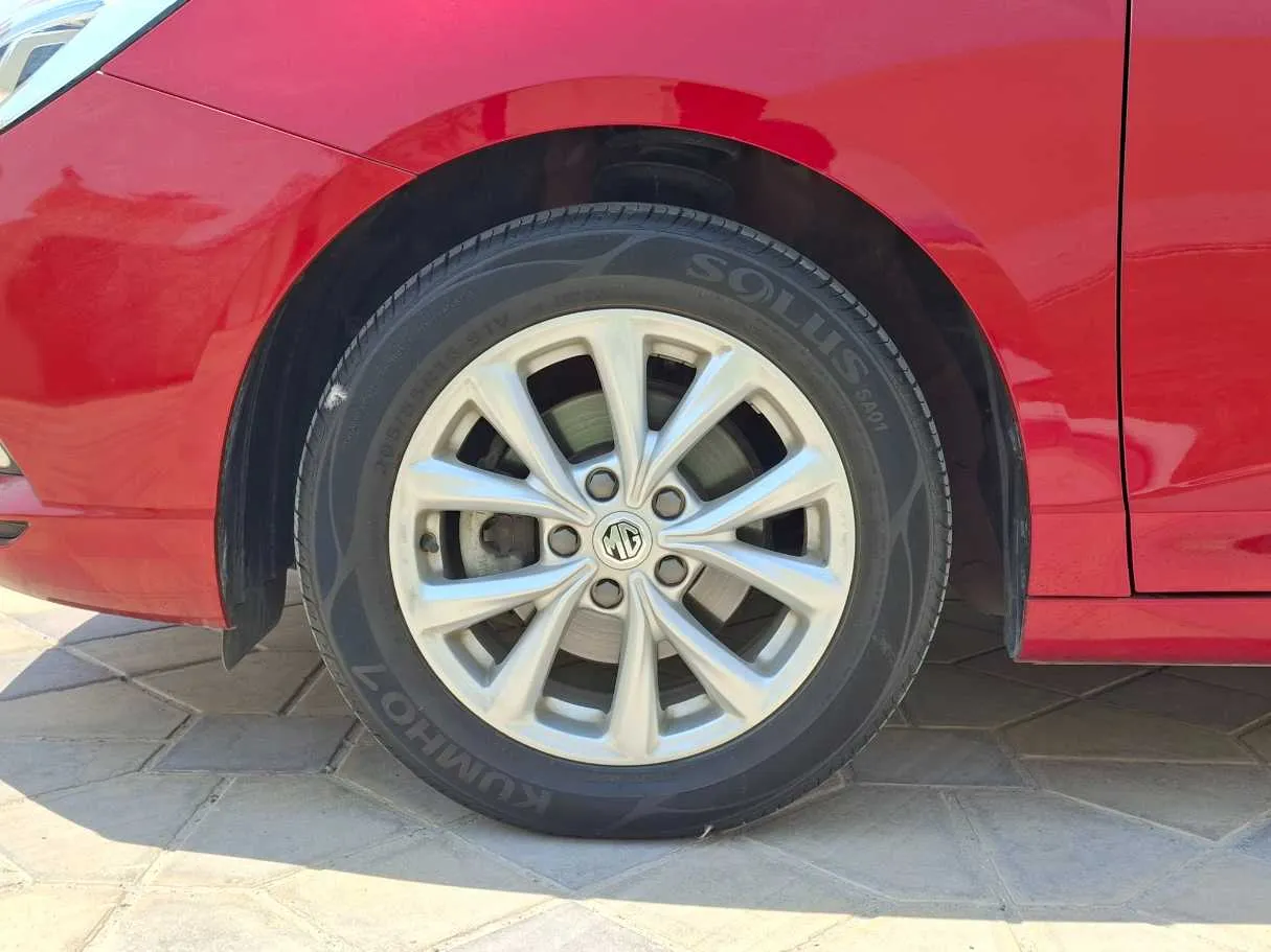 Car image 9