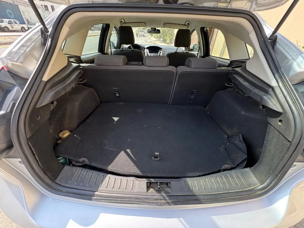 Car image 19