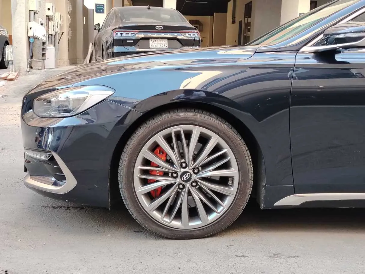 Car image 9