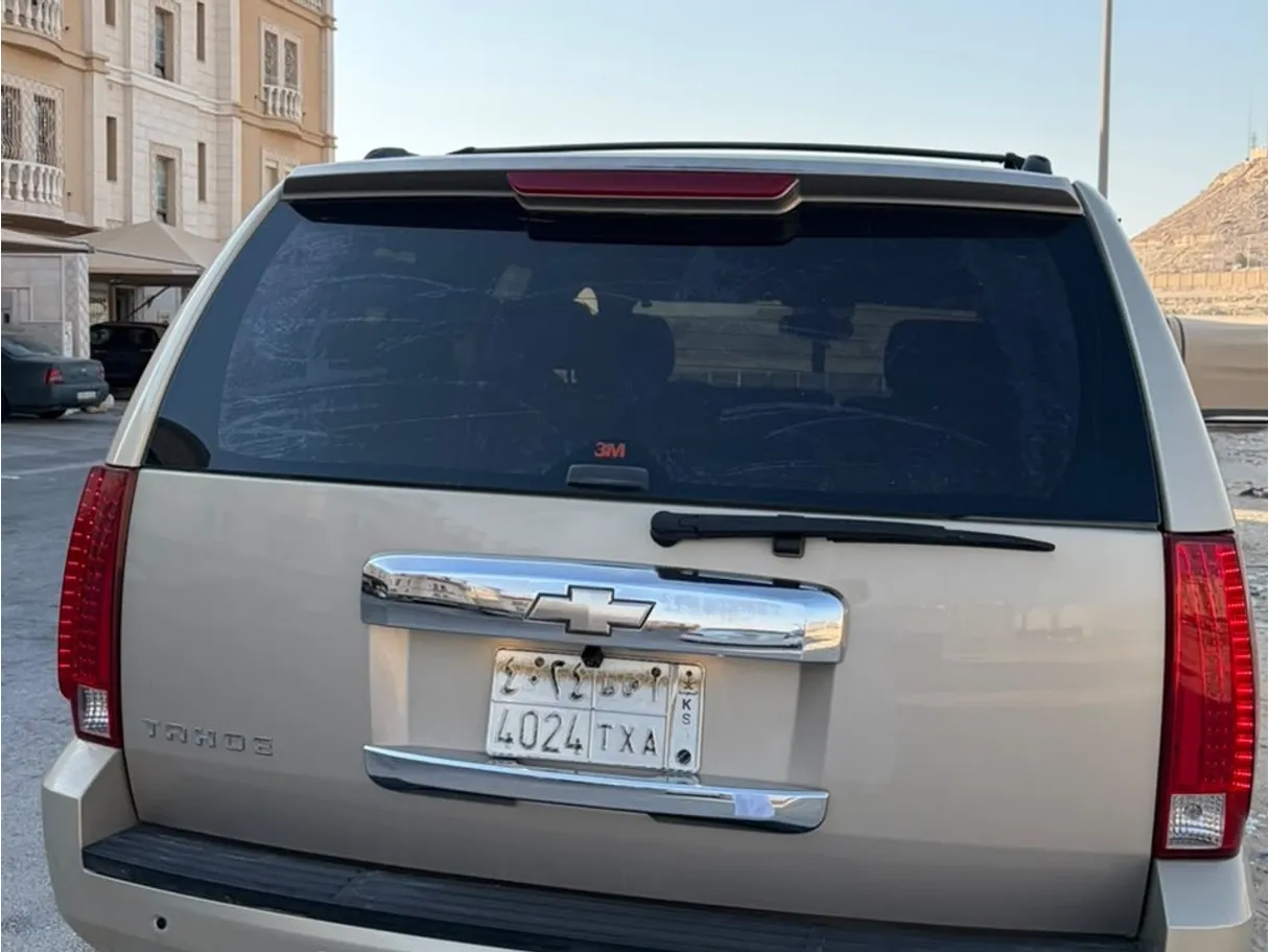 Car image 3