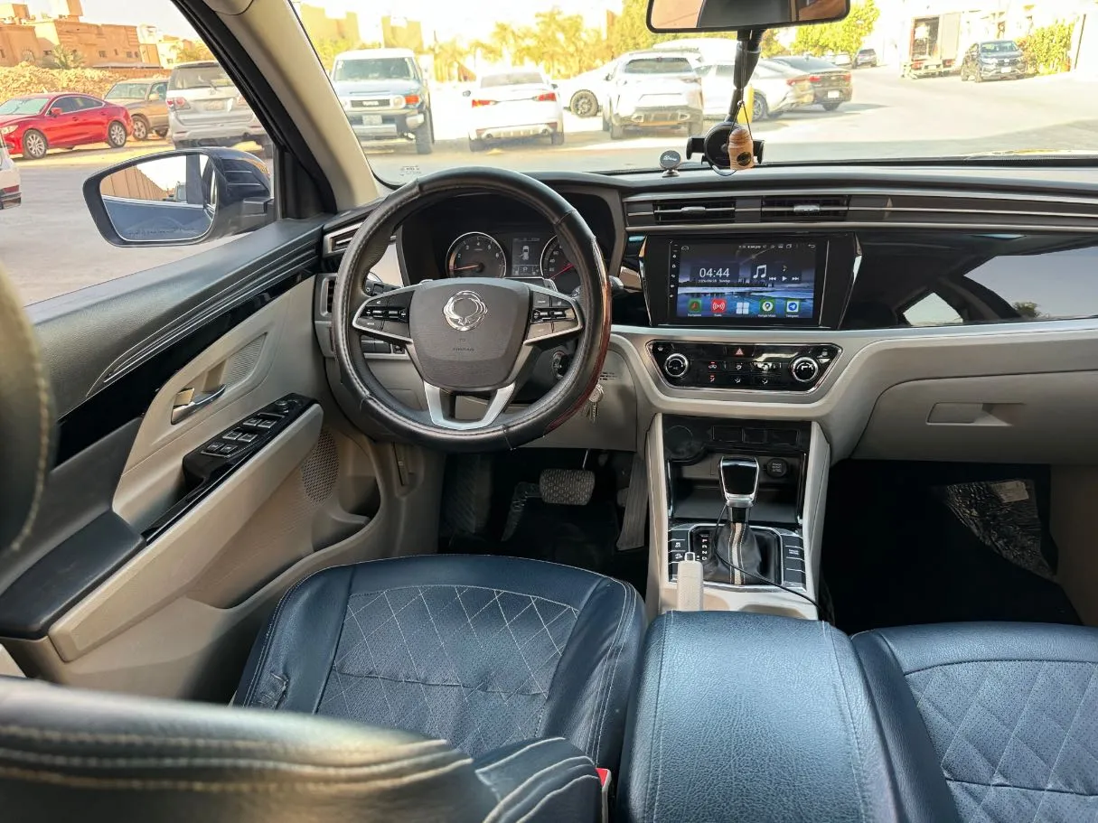 Car image 16