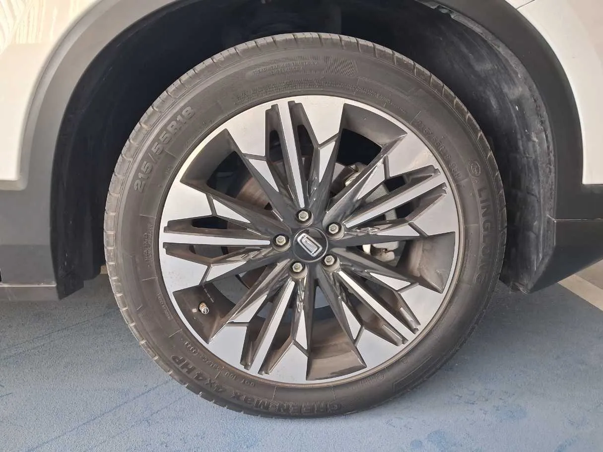 Car image 9