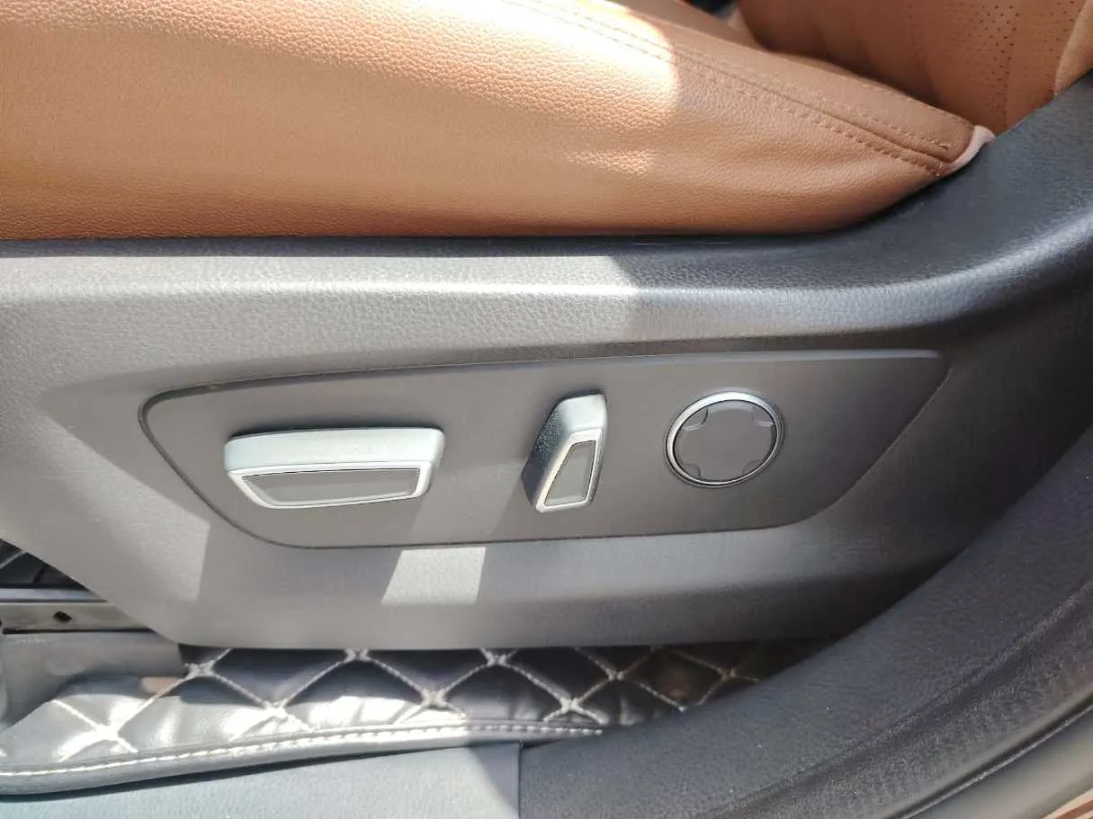 Car image 43