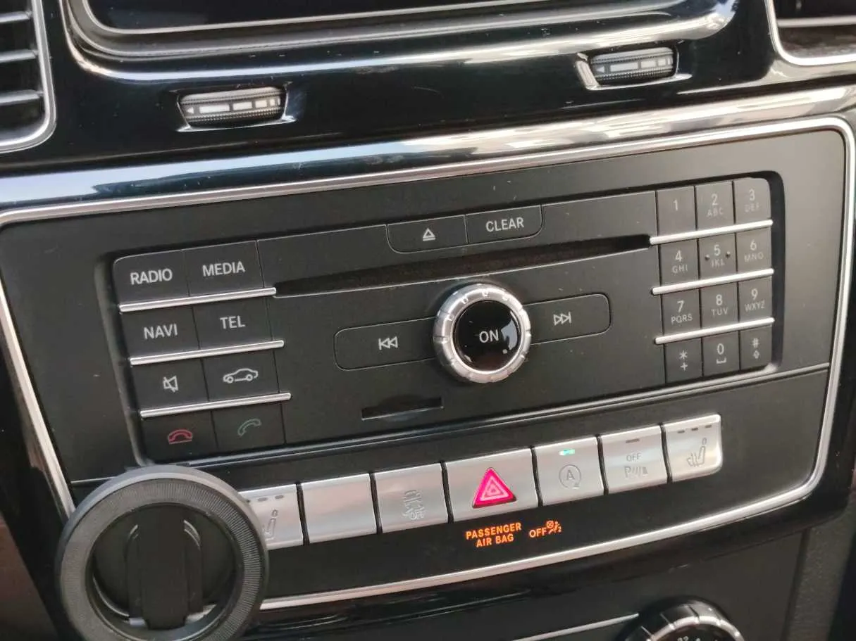 Car image 24