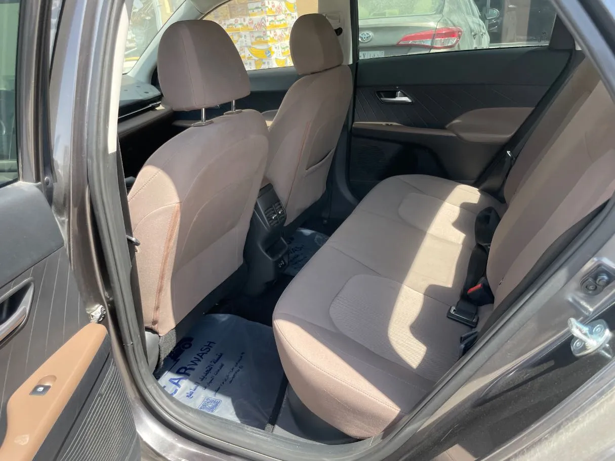 Car image 16