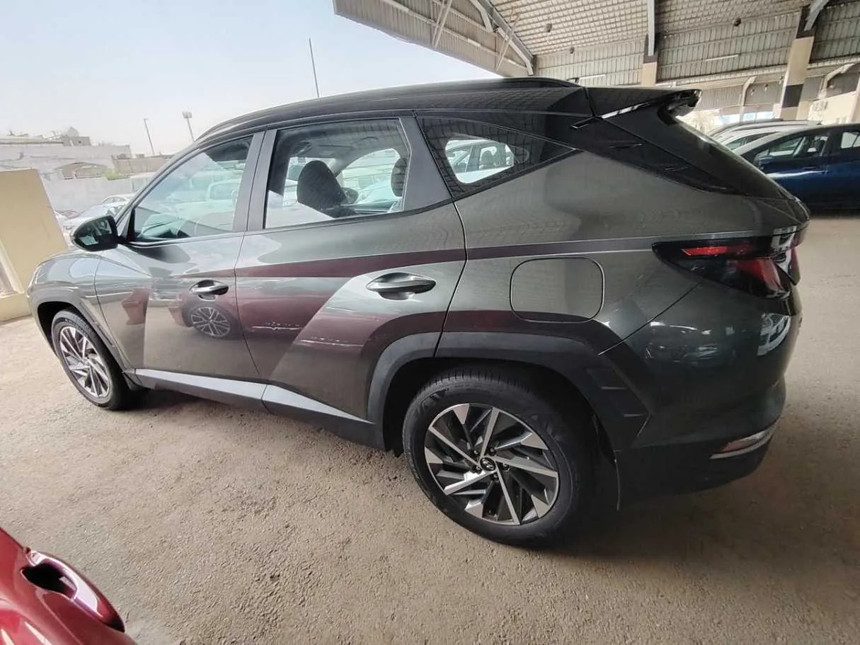 Car image 8