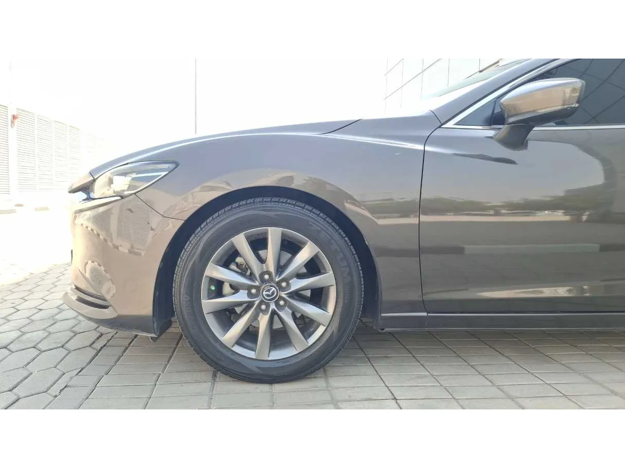 Car image 9