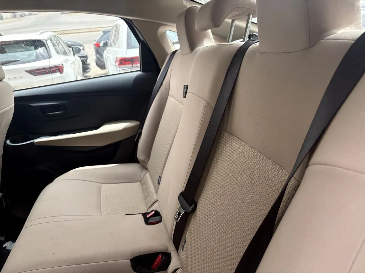 Car image 14