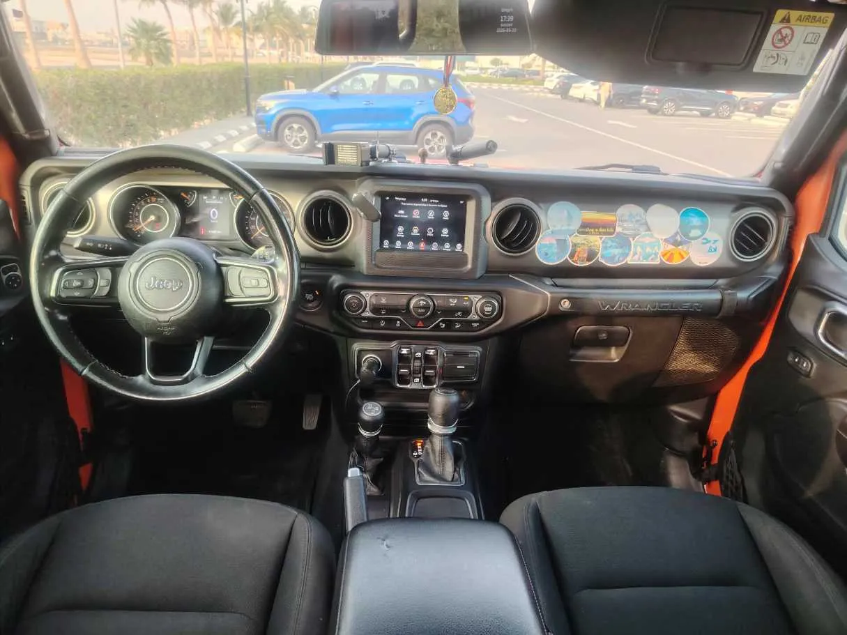 Car image 19
