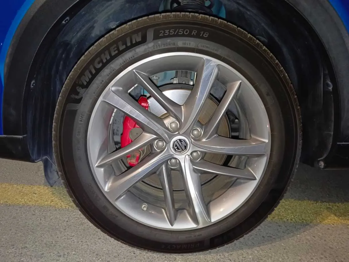 Car image 18
