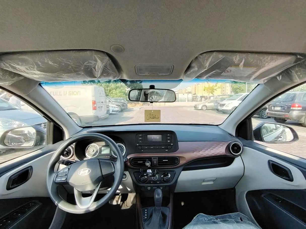 Car image 17