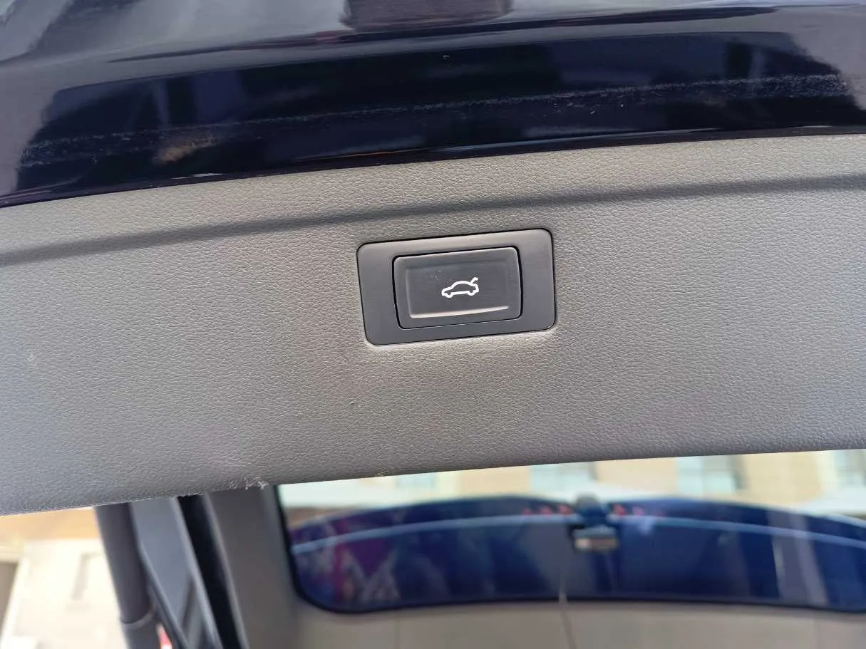 Car image 34