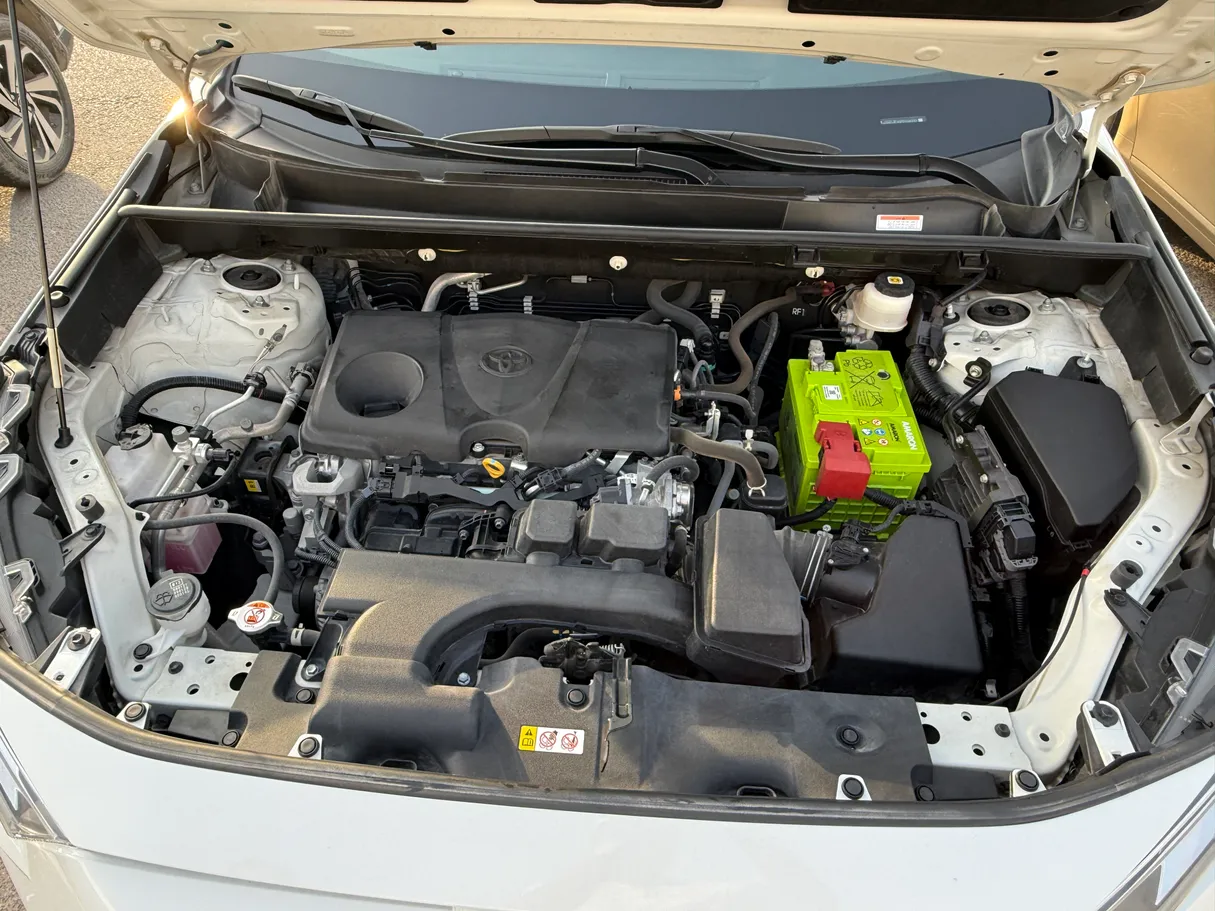Car image 9