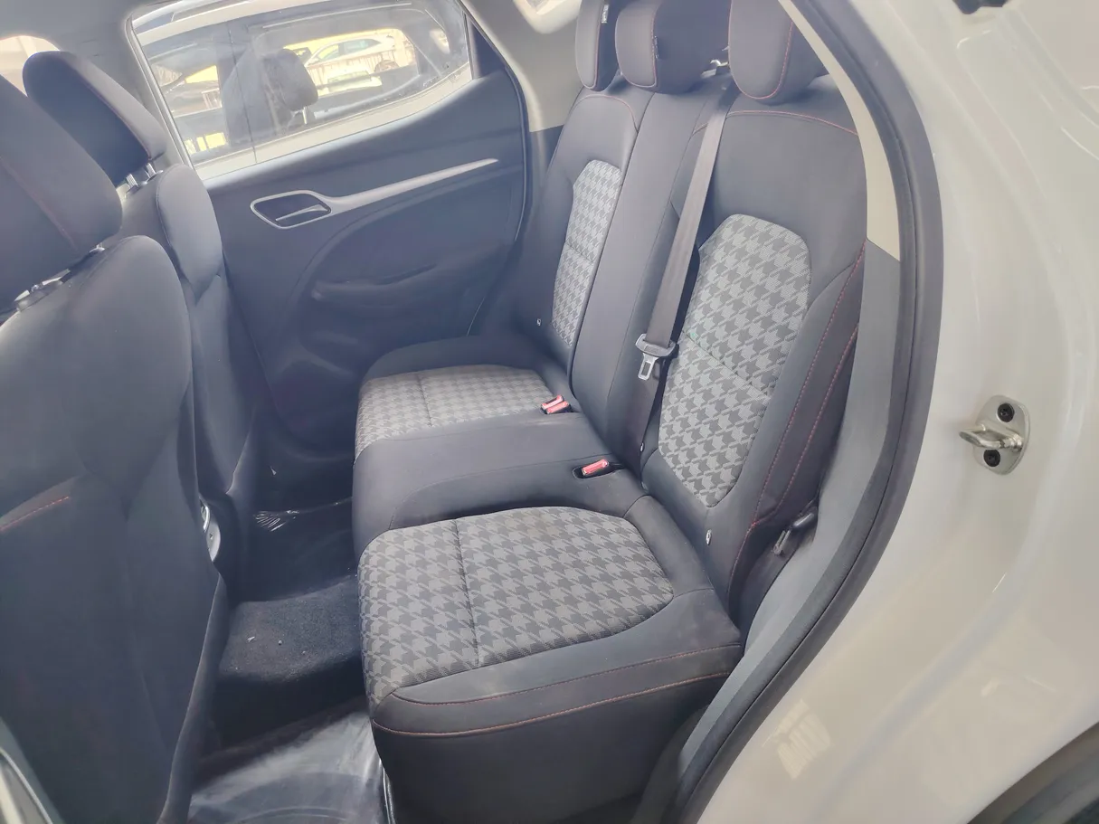 Car image 20