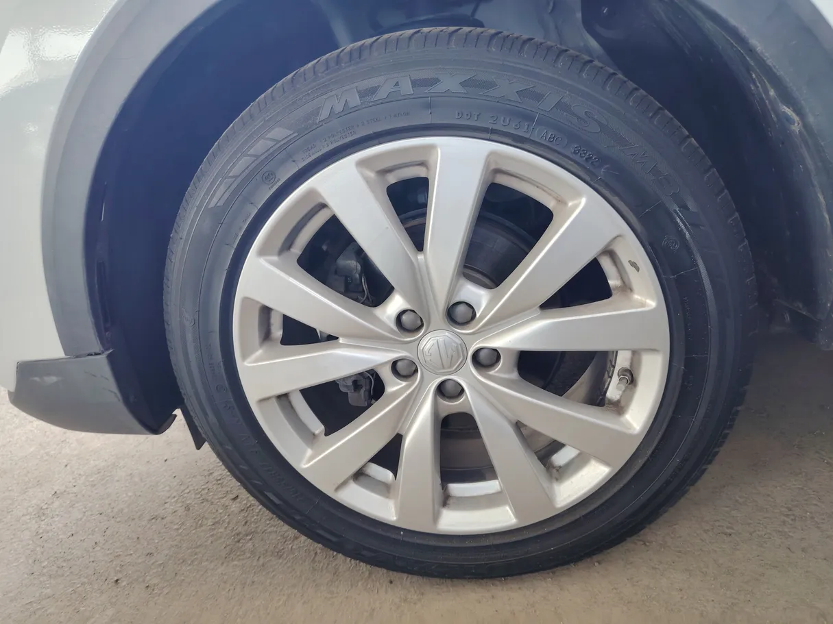 Car image 9