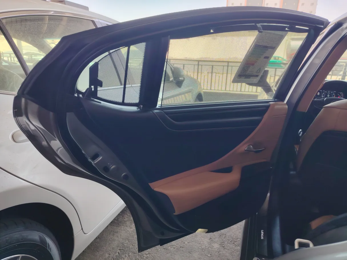 Car image 22