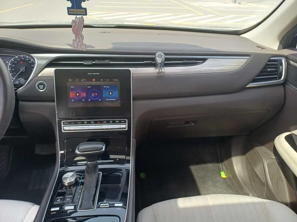 Car image 16