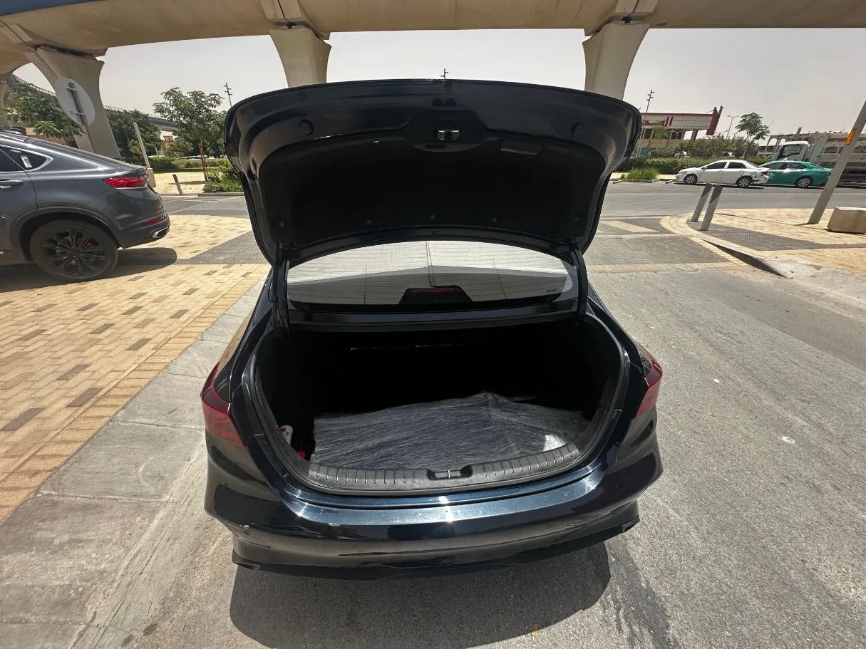 Car image 21