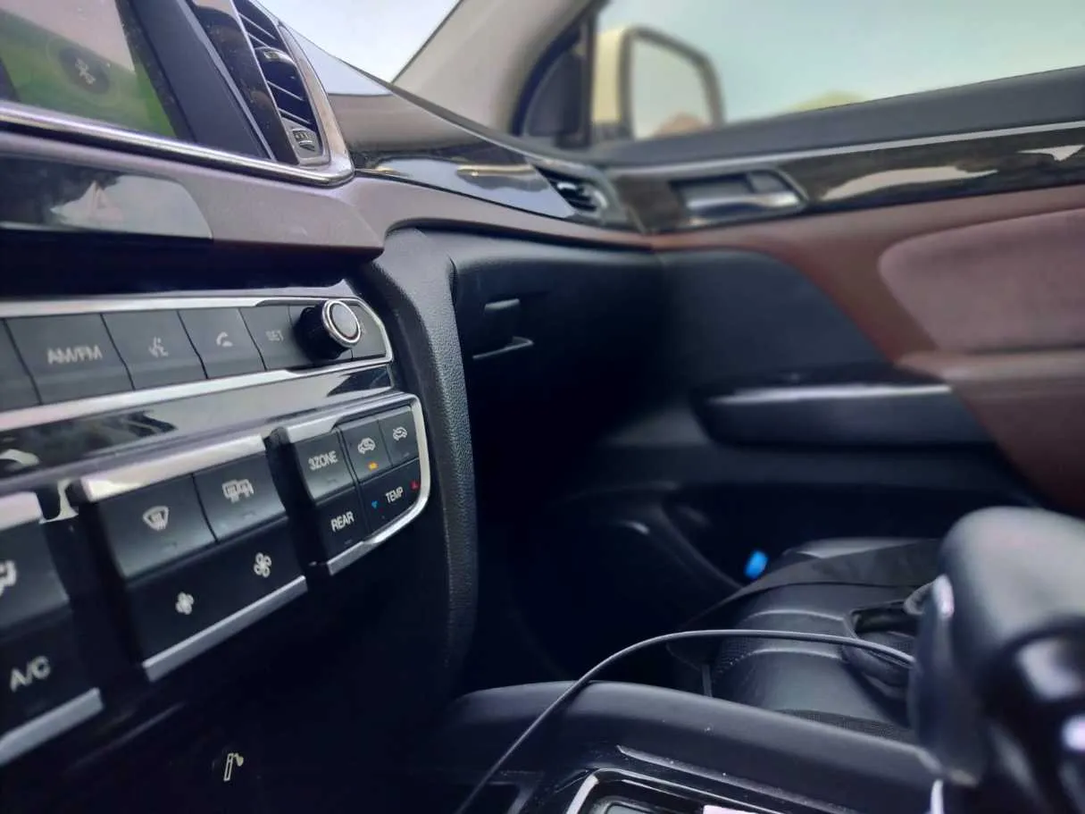 Car image 28